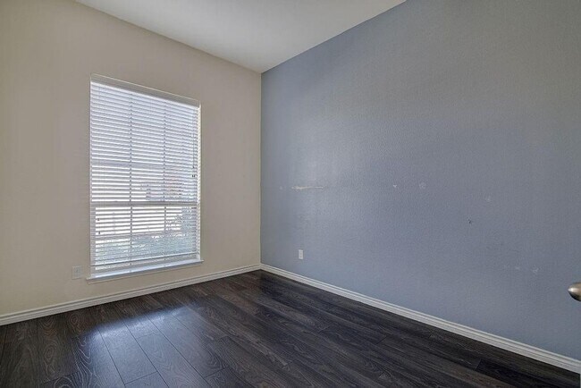 Building Photo - Spacious 4BR House in Burleson
