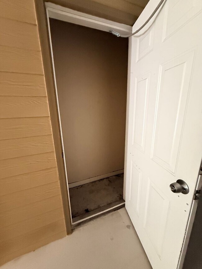 Building Photo - 7800 Point Meadows Dr