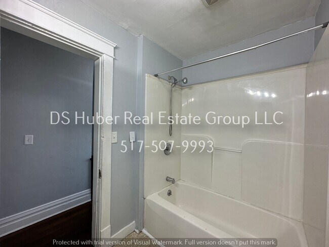 Building Photo - 507 S Hosmer St