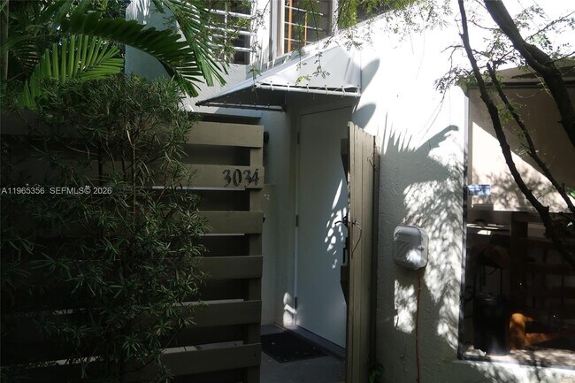 Building Photo - 3034 SW 27th Ave