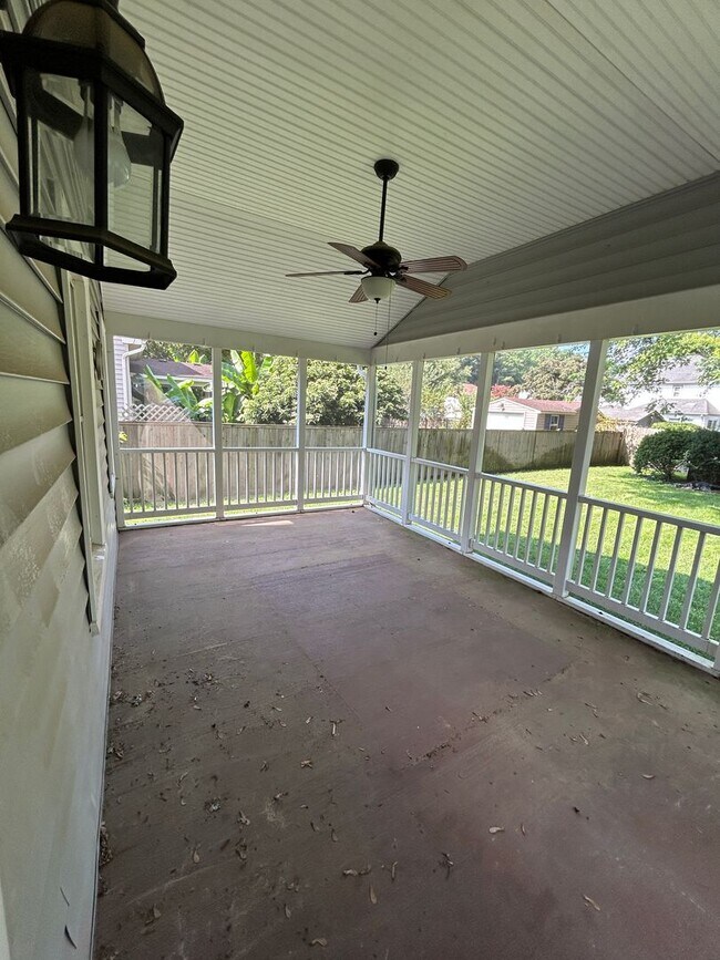 Building Photo - 4BD/2.5BA in Albemarle Acres Neighborhood ...