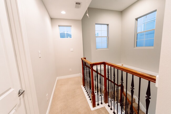 Building Photo - 1403 Dart St