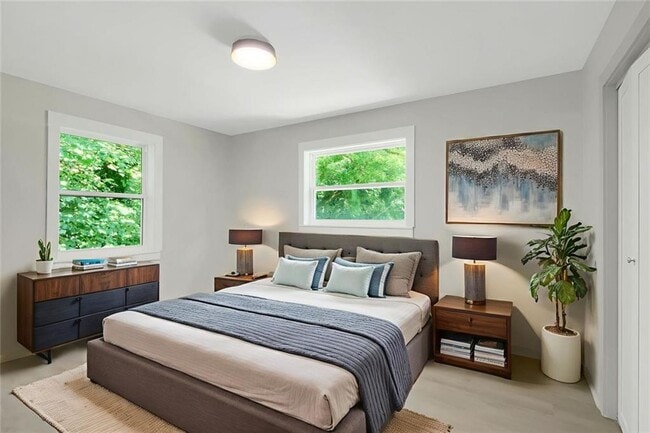 Building Photo - 2926 Monterey Dr