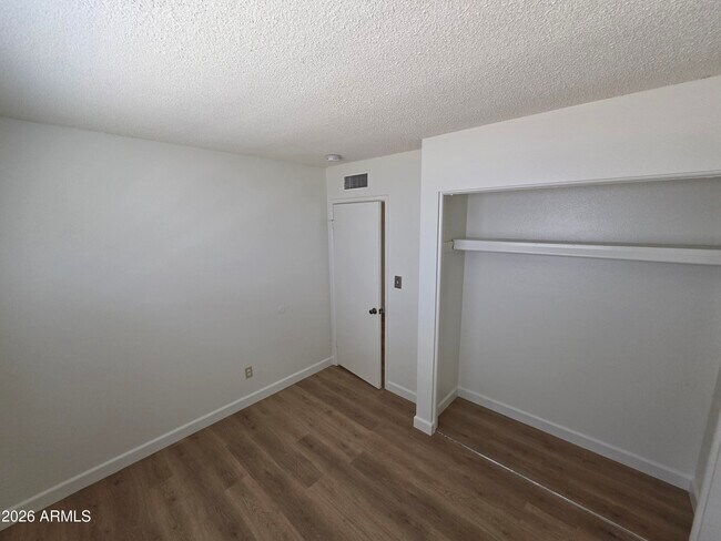 Building Photo - 3850 W Caribbean Ln