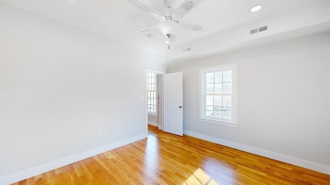 Building Photo - 48 Rockwell St