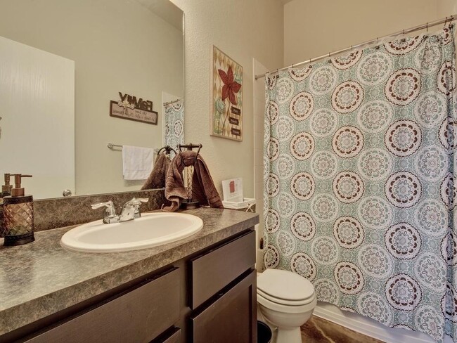 Building Photo - 1096 Twin Estates Dr