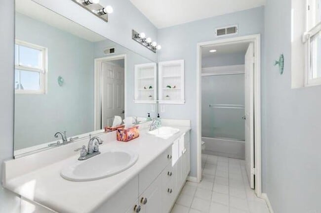 Building Photo - 5 Bedroom Home in Carmel Valley Cul-de-Sac