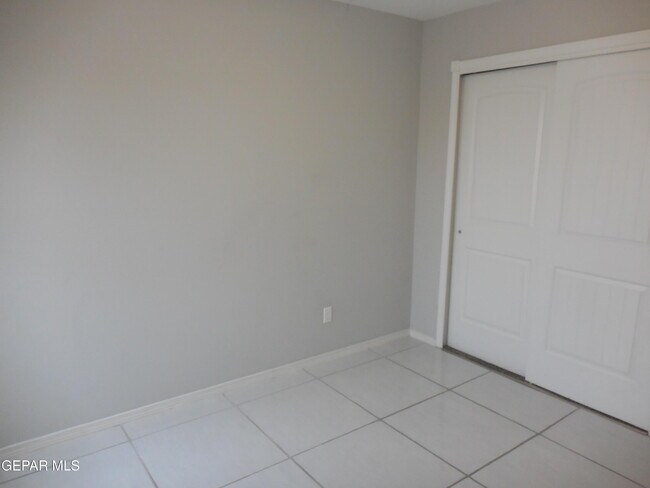 Building Photo - 227 Ellesmere Wy