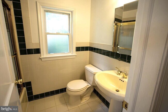 Building Photo - 5915 Ryland Dr
