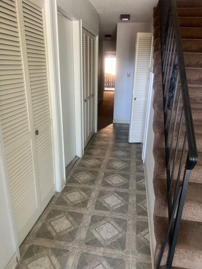 Building Photo - Chateau Du Lac condo available with Lakefront views and communty pool! A must see! Avail. for lon...