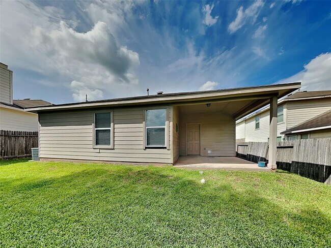 Building Photo - 18475 Sunrise Pines Dr