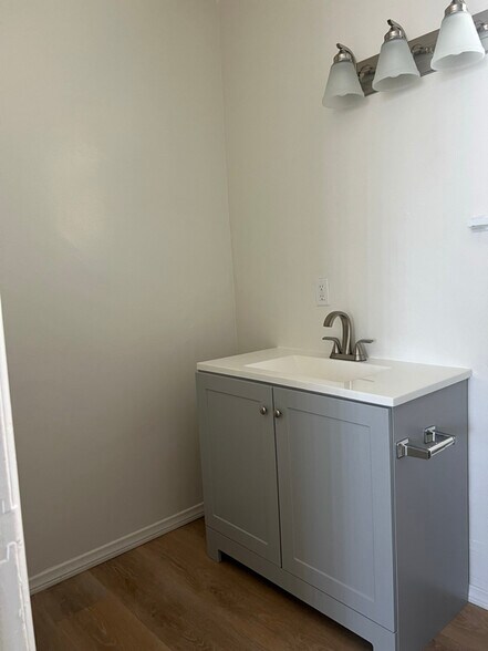 Building Photo - 6214 Holly Mont Dr