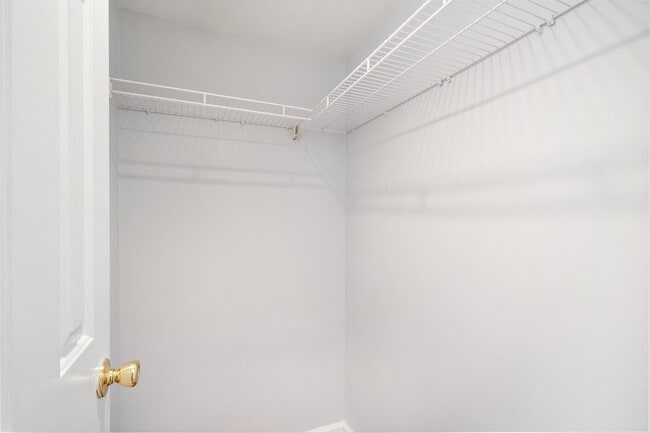 Building Photo - 153 Riveredge Dr