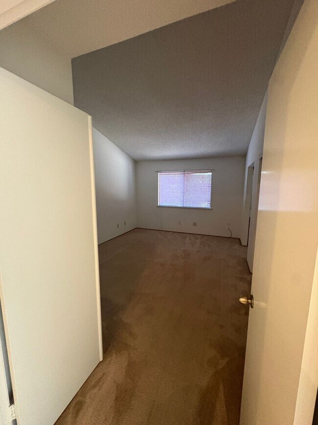 Building Photo - Spacious 3bed/2bath home in Antelope