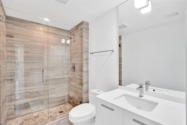 Building Photo - 1300 Brickell Bay Dr