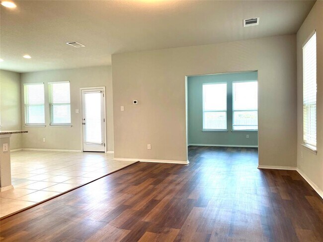 Building Photo - 6701 Wolf Pack Dr