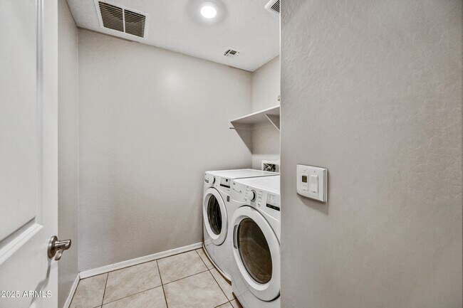 Building Photo - 8047 W Albeniz Pl