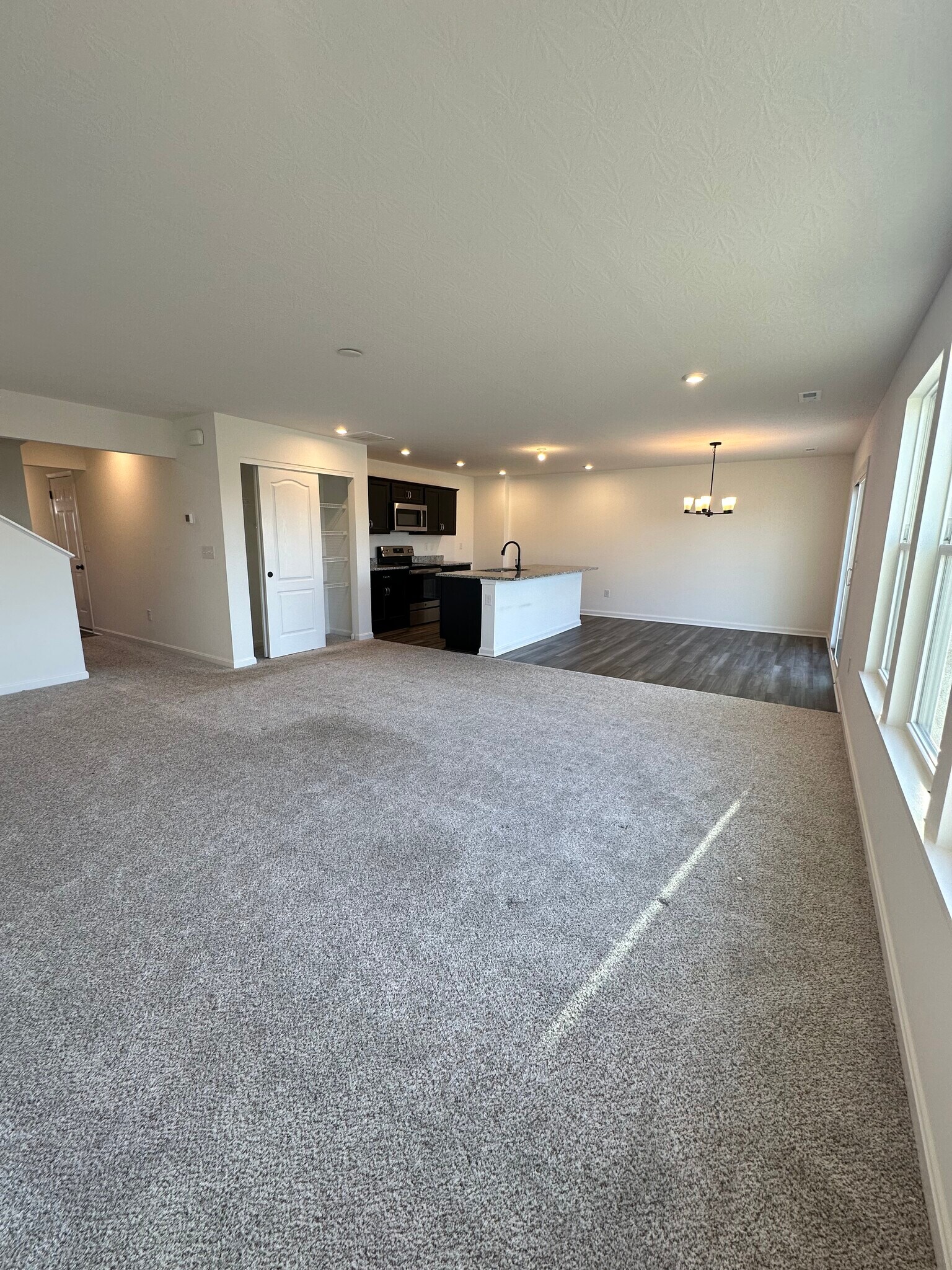 Family room - 3368 Sunbeam Pl