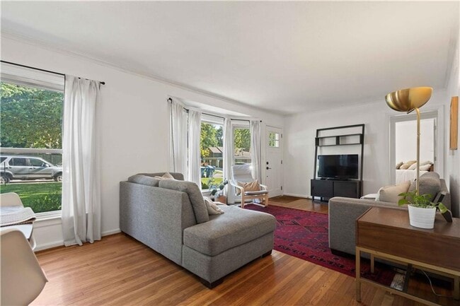 Building Photo - Charming Prairie Village Ranch + Designer ...