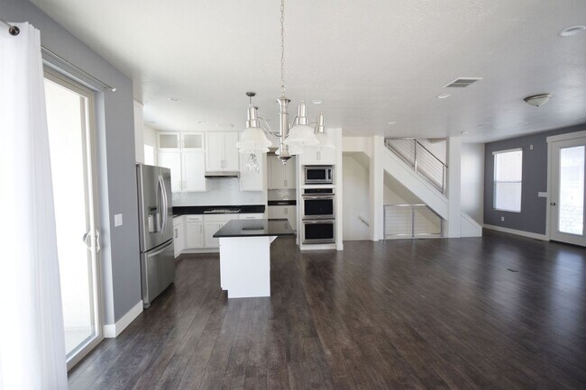 Building Photo - 4517 Daybreak Rim Way