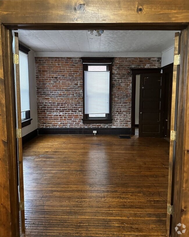 Building Photo - 1638 Summit St