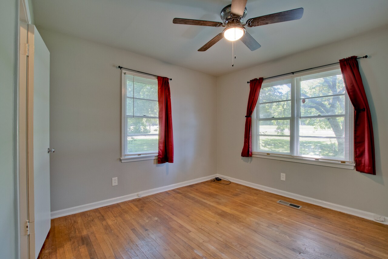 Master Bedroom - 705 Jordan Ln NW