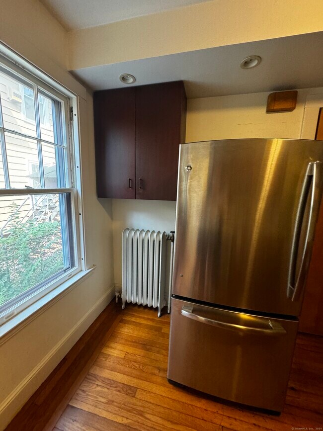 Building Photo - 809 Whitney Ave