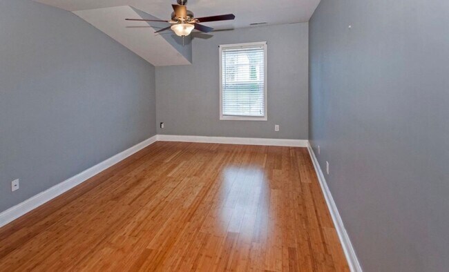 Building Photo - Welcome home to this stunning 4-bedroom, 2.5-bath residence in the highly sought-after Williamsga...