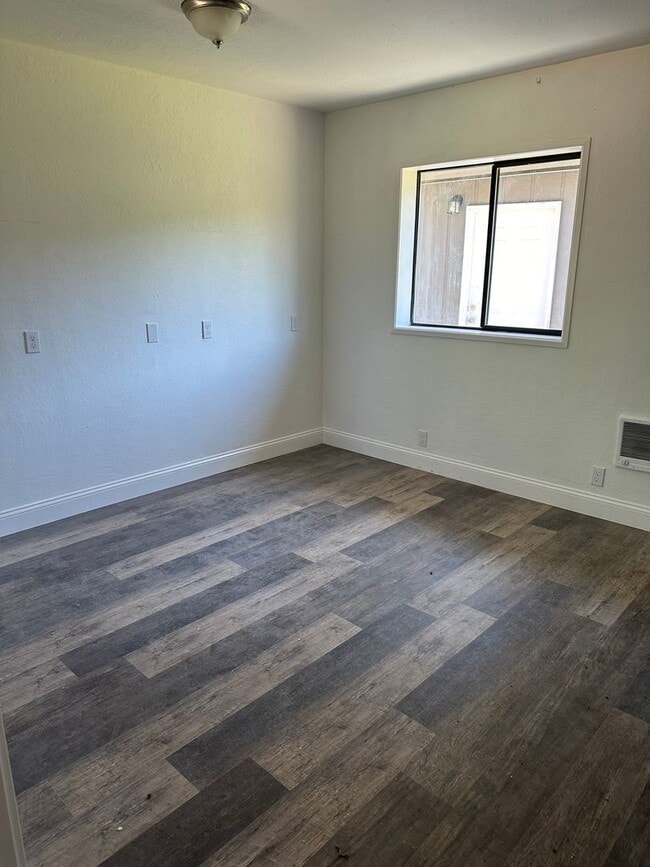 Building Photo - 3-bedroom 2 bath House