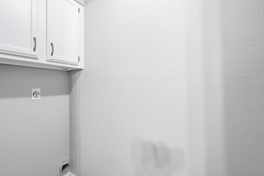 Building Photo - 2333 N Danville Dr