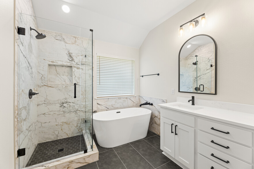 Master Bathroom - 4029 Dellman Dr