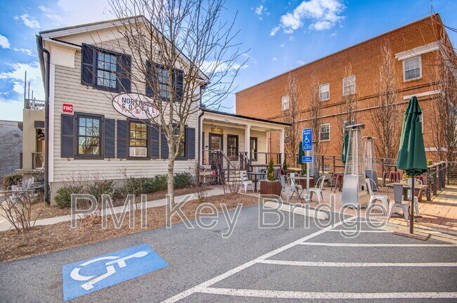 Building Photo - 2200 N Westmoreland St