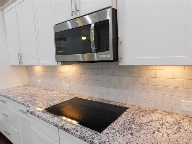 Building Photo - 330 La Perla Dr