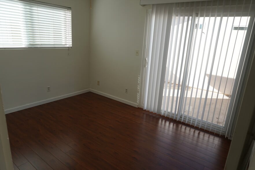 Bedroom 2 view 1 - 2409 Harriman Ln