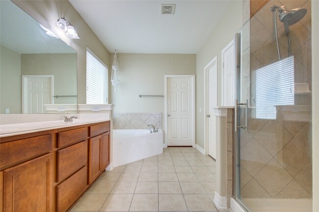 Building Photo - 18103 Double Bay Rd