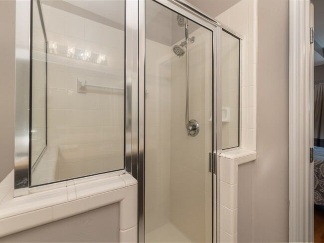 Building Photo - Beautiful 3 bedroom town home for rent Aug...