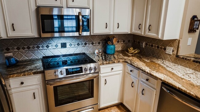 Building Photo - 3 Bedroom 2 Baths 2000 sq/ft in Stockwell