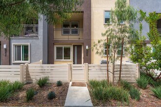 Building Photo - Newer townhome rental located in the gated One Seven Eight community!