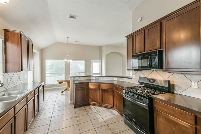 Building Photo - 2212 Highland Crossing Dr