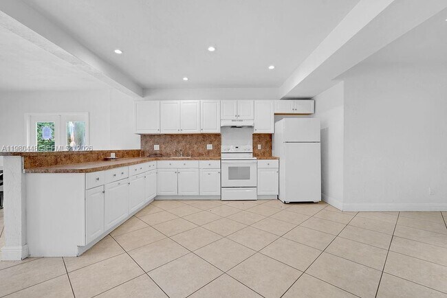 Building Photo - 2417 Pierce St