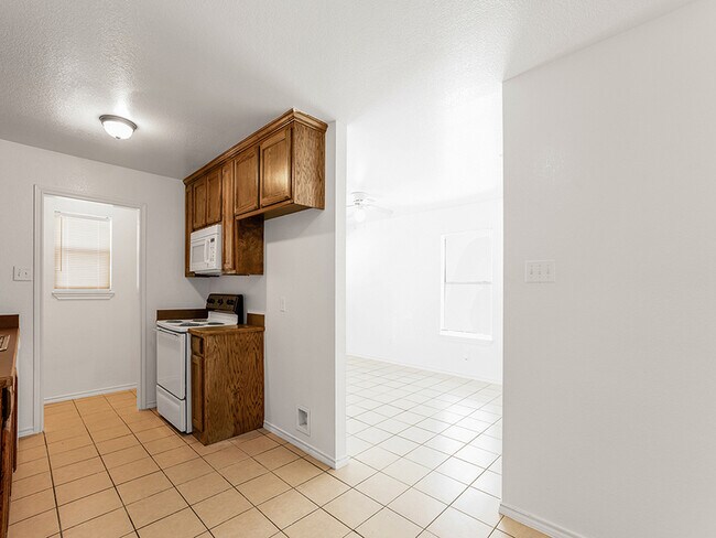 Building Photo - 315 Isbell Rd