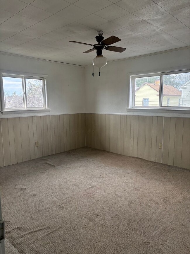 Building Photo - 712 E Reynolds St