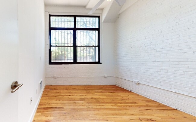 Building Photo - Seigel Street