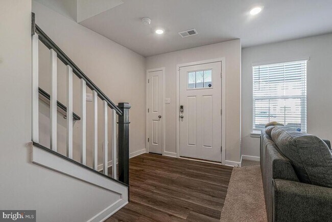 Building Photo - 313 Soft Rush Ln