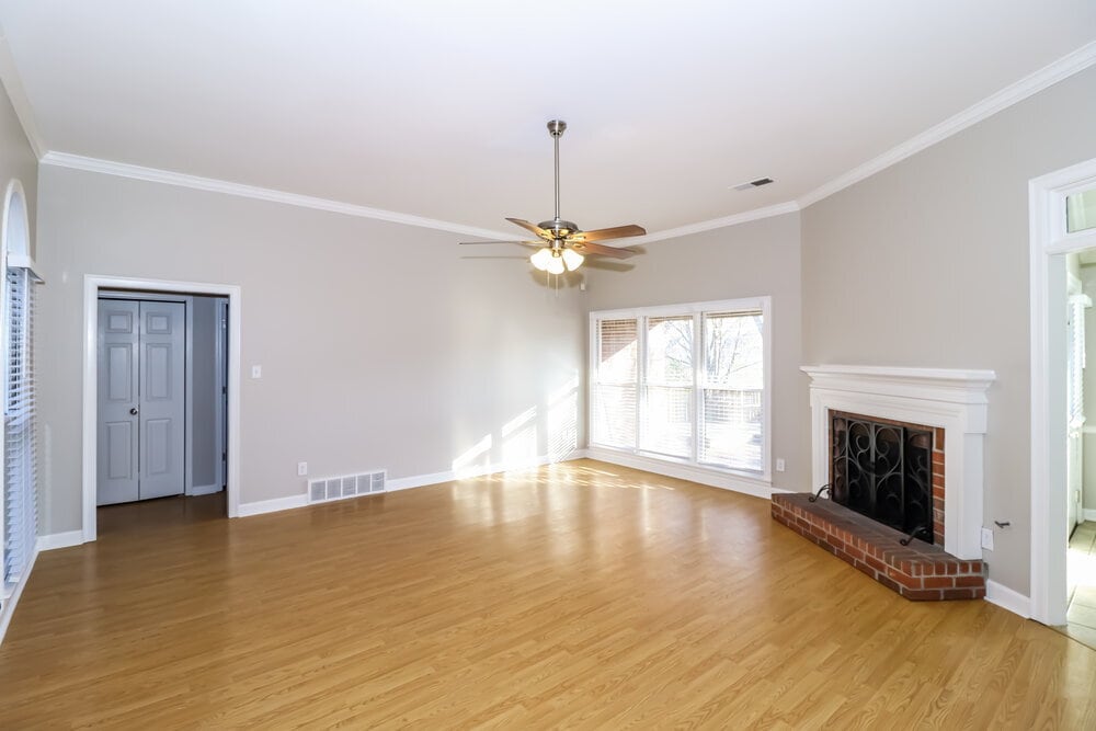 Building Photo - 8901 Raspberry Ln