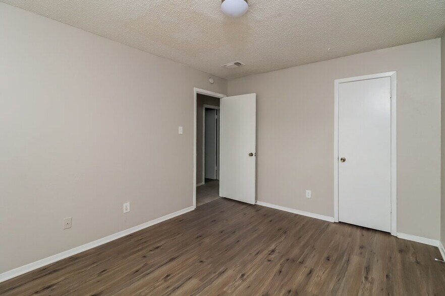 Building Photo - 1837 Heidelberg Dr