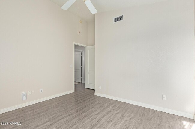 Building Photo - 10848 W Ventana Dr S