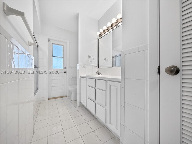 Building Photo - 14121 SW 97th Ave