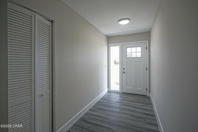 Building Photo - 410 S Star Ave