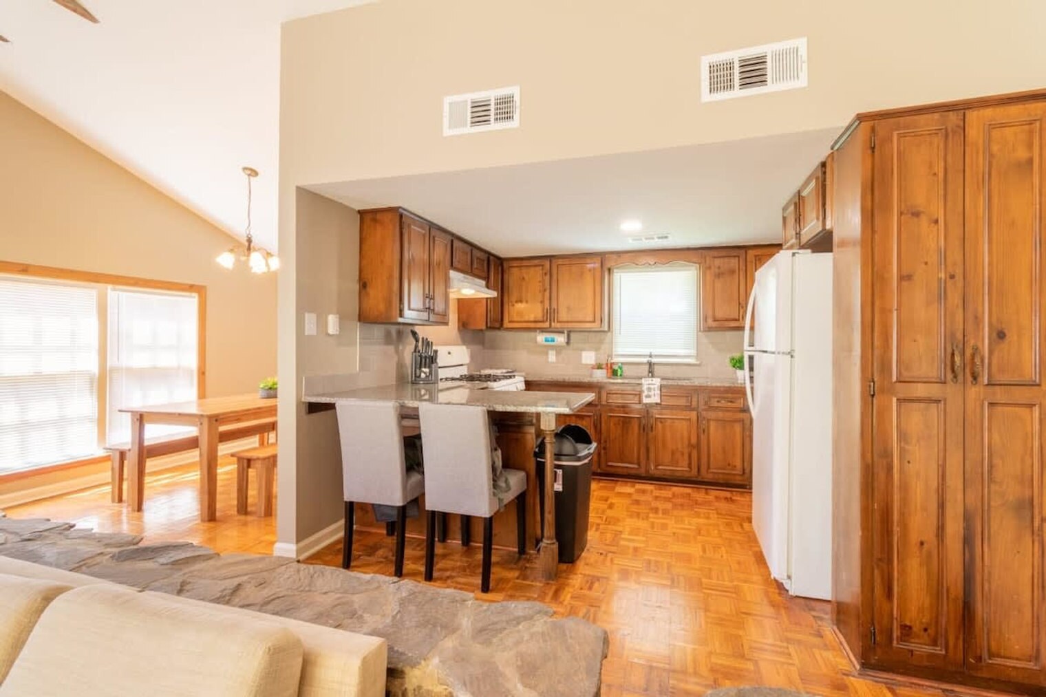 Building Photo - 3912 Crestview Dr